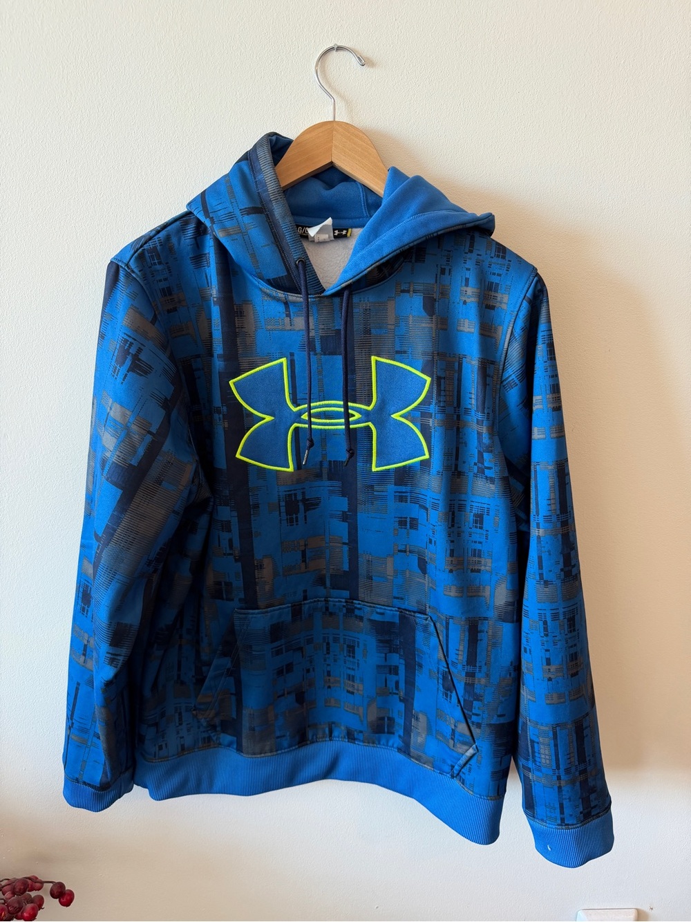 Under Armour Blue & Black Geometric Print Hooded Jacket - Large
